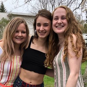 Meet your Posher, Lara